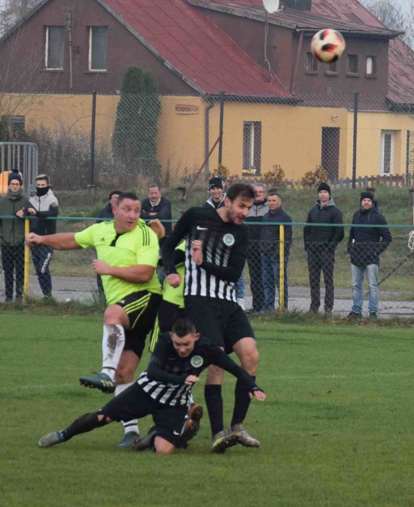 Piłka nożna. Nierozstrzygnięte derby Kociewia w V lidze (zobacz zdjęcia)