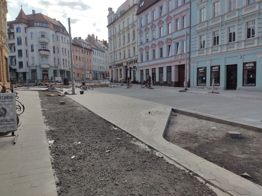 Leją asfalt przy Moście Jana Pawła II w Zgorzelcu. Czy most graniczny zostanie niedługo otwarty?