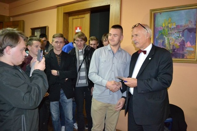 Janusz Korwin Mikke w Pszczynie, był wykład, zdjęcia i autografy