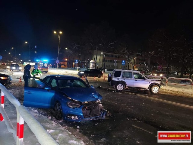 Do kolizji drogowej z udziałem trzech samochodów osobowych doszło 18 grudnia w godzinach wieczornym na skrzyżowaniu ulicy Sienkiewicza i Leśnej.