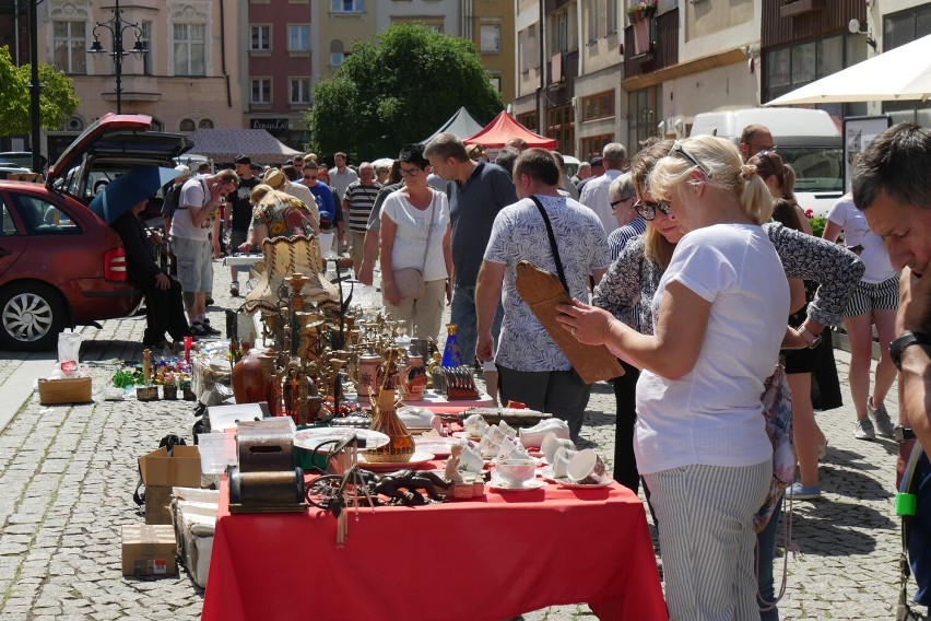 Szaleństwo handlowe na legnickim rynku. Trwa Jarmark...