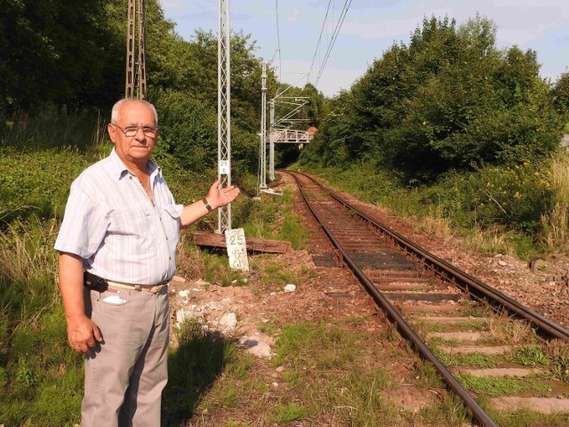 Jan Maluty, sołtys Bugaja twierdzi, że peron może powstać zamiast dziko rosnących krzaków w naturalnym wąwozie skąd nie widać nie tylko klasztoru ale nawet pobliskich "dróżek".