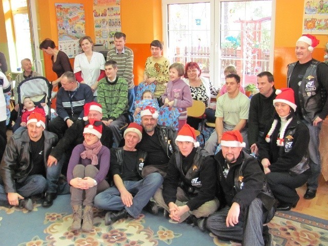 Myszkowscy motocykliści zamienili się w Mikołajów