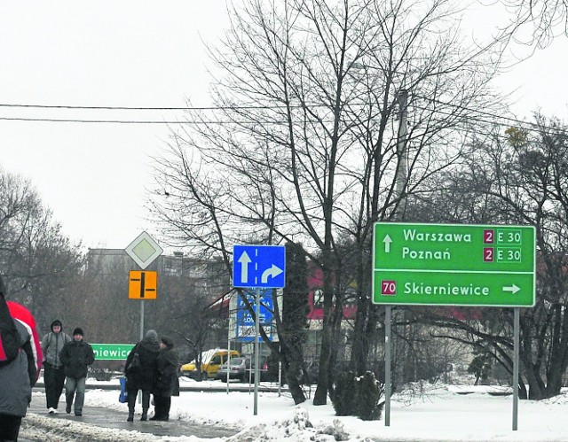 W Łowiczu zabrakło oznaczenia, że autostrady należy szukać, kierując się na Skierniewice...