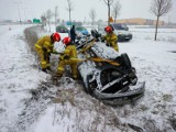 Trudny poranek na drogach. W Grodzisku dachował samochód osobowy