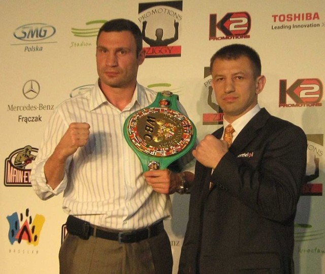 We wrześniu 2011 roku Adamek przegrał ze starszym z braci Kliczko.