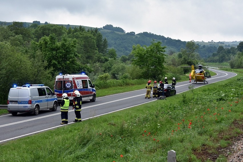 Młody kierowca BMW potrącił 13-letniego rowerzystę. Chłopiec zmarł w szpitalu [ZDJĘCIA]