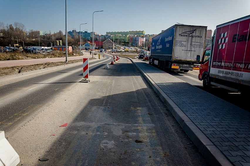 Obwodnica Wałbrzycha. Kiedy zostaną udostępnione gotowe pasy ruchu na Łączyńskiego? (ZDJĘCIA)