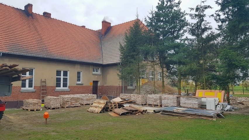 Trwa przebudowa i modernizacja budynku Szkoły Podstawowej w Starej Dąbrowie