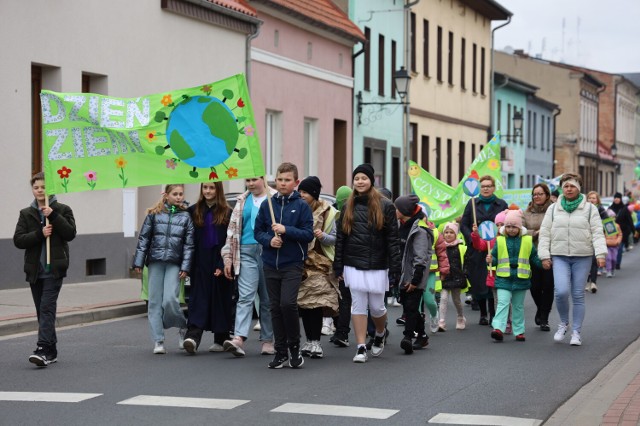 Międzynarodowy Dzień Ziemi w Wielichowie. Ekologiczny happening na ulicach miasta