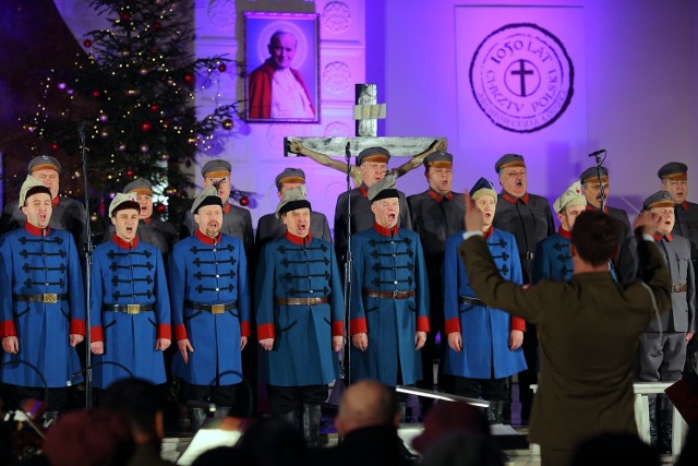 Koncert pieśni patriotycznych w wykonaniu Wojska Polskiego w Piotrkowie