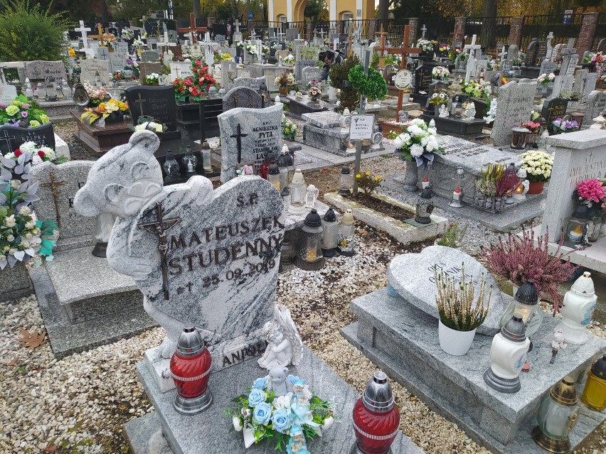 Odwiedziliśmy Cmentarz Komunalny przy ul. Wojska Polskiego i...