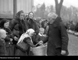 Tak kiedyś wyglądało święcenie koszyczków. Wielka Sobota na archiwalnych zdjęciach. Zobaczcie!