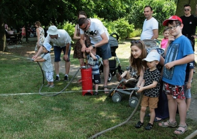 Na pikniku strażackim nie może zabraknąć lania wody. Strażacy zapewniają, że w tym roku także będą hydronetki i dzieci będa mogły sprawdzić, jak działają.