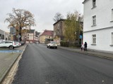 Stoją roboty drogowe na Dąbrowskiego. Kiedy dokończą przebudowę fragmentu ulicy w centrum Leszna?