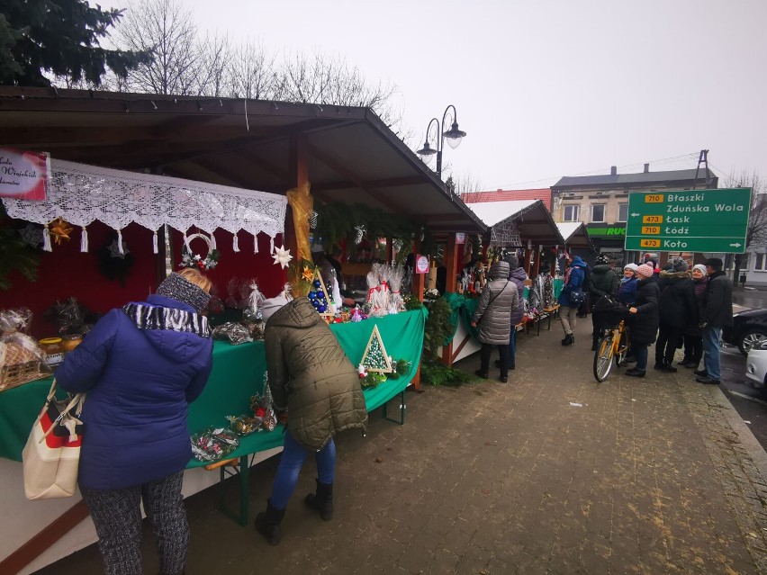 Jarmark Bożonarodzeniowy na Rynku w Szadku jeszcze do soboty ZDJĘCIA