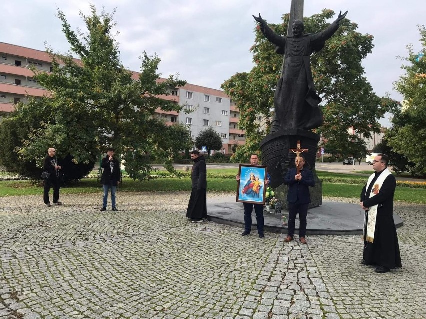 Mężczyźni ponownie odmówili różaniec w centrum miasta