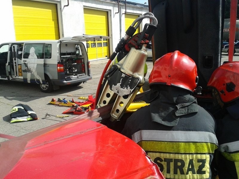 Wypadek samochodowy - ćwiczenia strażaków w Elblągu [Zdjęcia]