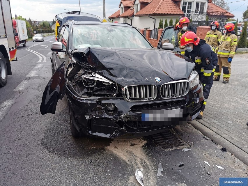 Wypadek na ul. Lipnowskiej we Włocławku. Zderzenie BMW ze skodą [zdjęcia]