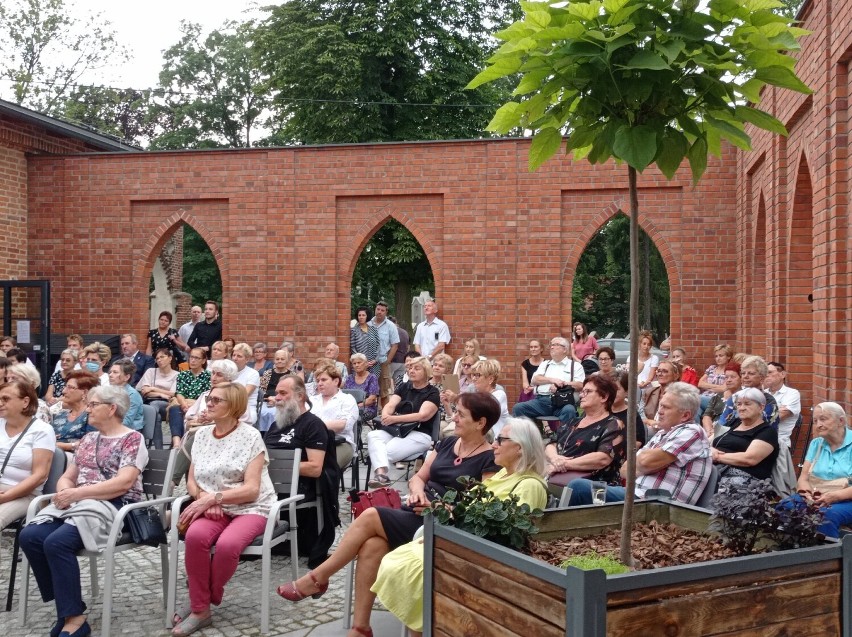 Koncert pieśni i arii operetkowych w Cukierence w Opatówku