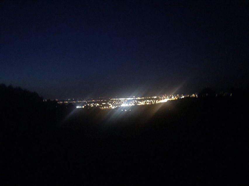 Widok ogólny z platformy widokowej w Myśliszowie nocą....