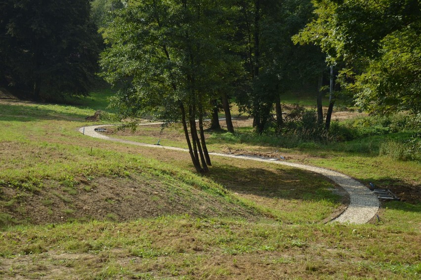 Nowy Wiśnicz. U podnóża zamku powstaje Park 400-lecia - zobacz zdjęcia