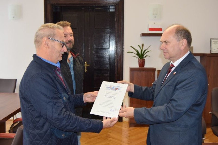 Ratownicy podziękowali władzom powiatu wągrowieckiego za nową motorówkę 