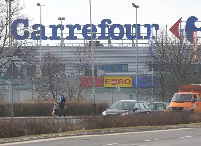 Logo Carrefour zastąpi w 2013 logo sieci Real
