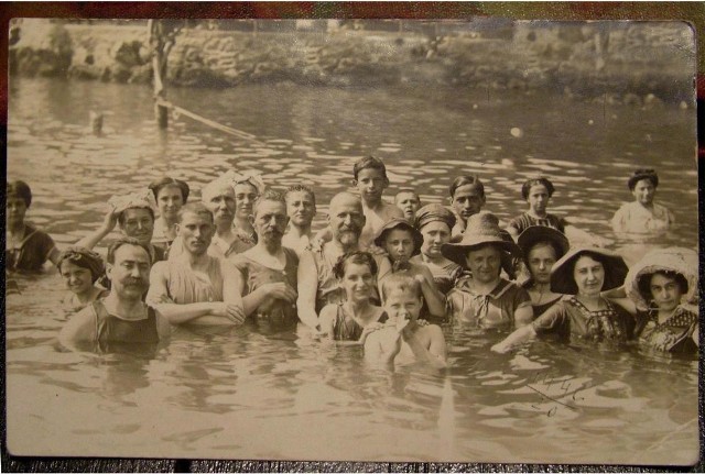 Stroje kąpielowe na przełomie XIX i XX w . Uzdrowisko w Dalmacji  (Chorwacja)