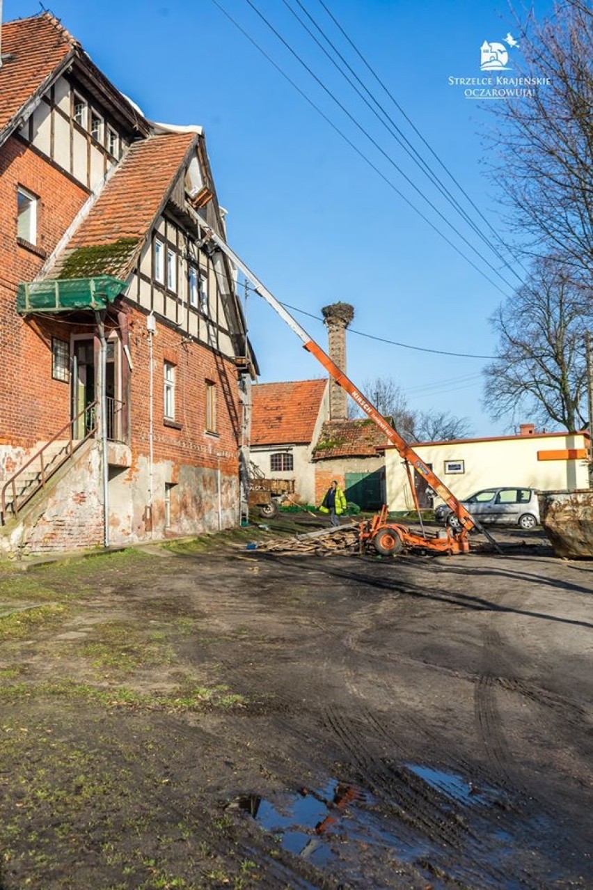 Strzelce Kraj. Rozpoczął się kapitalny remont dachu świetlicy w Gardzku (ZDJĘCIA)