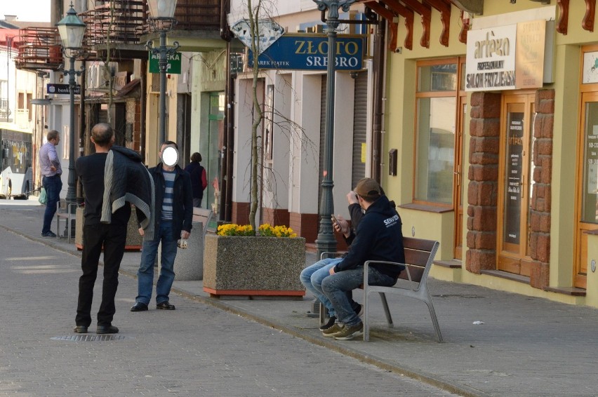 Olkusz nie wymarł. Ludzie wracają na ulice. Zakazy nie odstraszają ich [ZDJĘCIA]