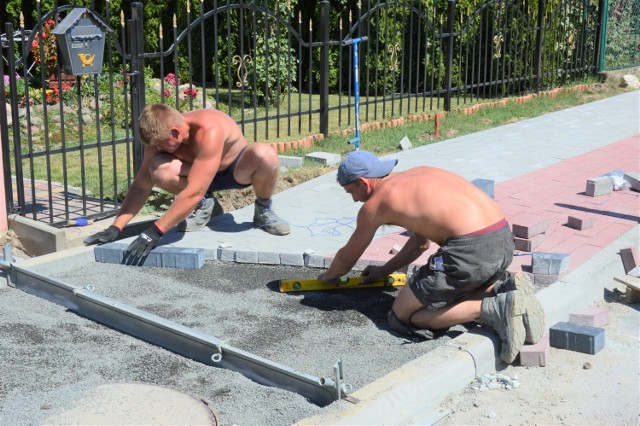 Trwa budowa ścieżki rowerowej ze Szczańca do Kupienina