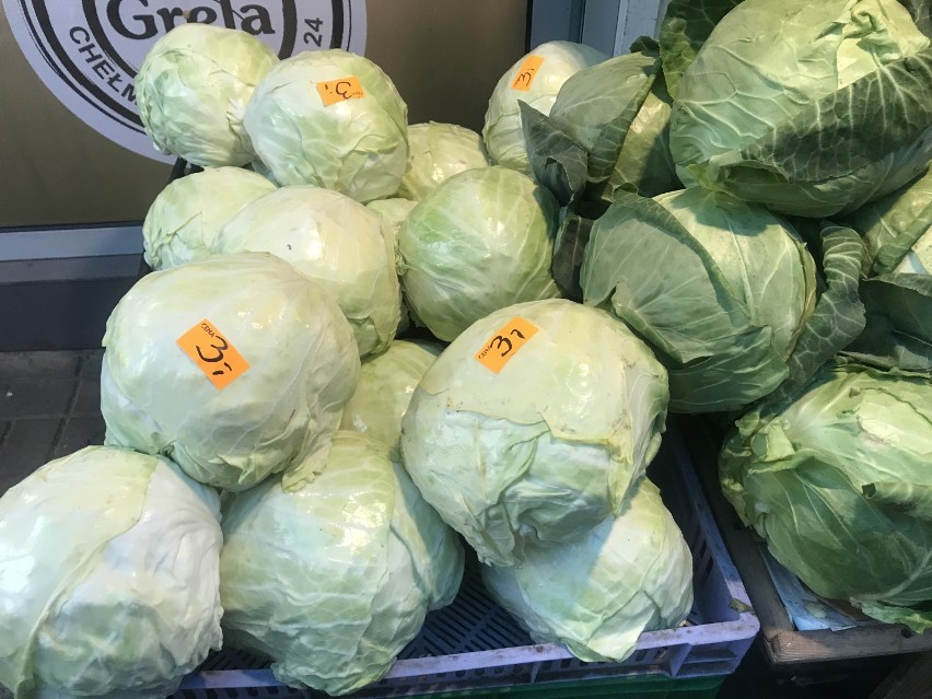 Ile kosztują warzywa i owoce w Chełmie? Sprawdziliśmy ceny na bazarze przy Placu Kupieckim - zobacz zdjęcia
