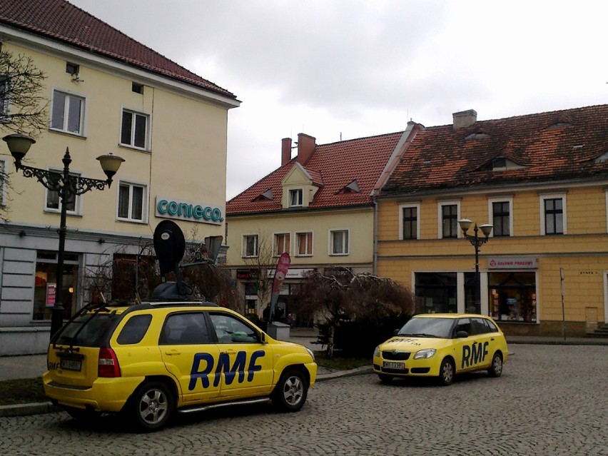 Samochody stacji RMF.FM na rynku w Tarnowskich Górach