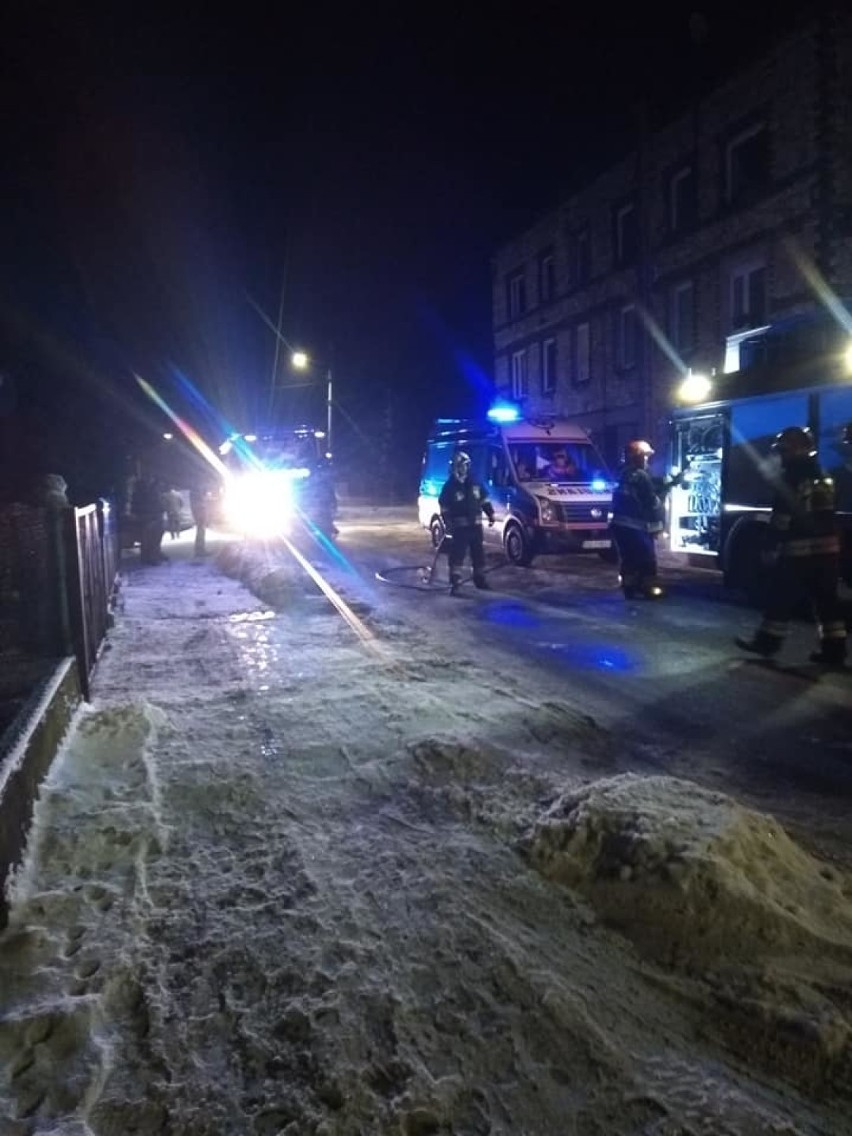 Wojkowice: Pożar w kamienicy przy Paderewskiego [ZDJĘCIA]. Nie żyje kobieta