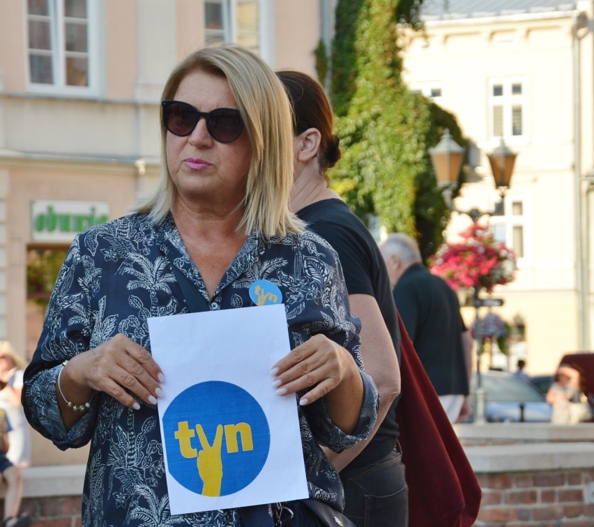 Wolne media - protest w Piotrkowie przeciwko Lex anty-TVN i...