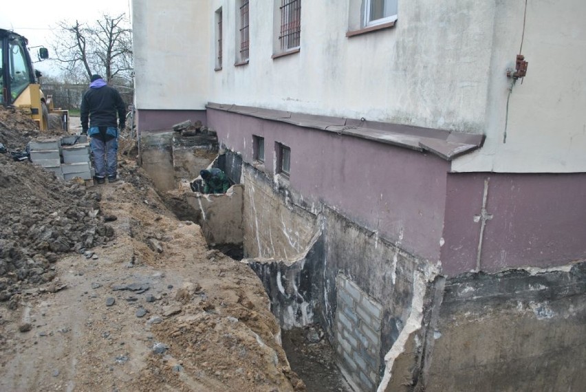 Budynek GOPS-u i ośrodka zdrowia w Nielubi przechodzi gruntowny remont 