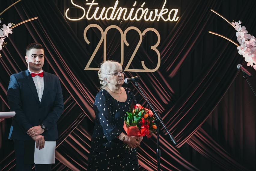 Studniówka 2023 ZSMR w Piątku. Tak bawili się uczniowie w...