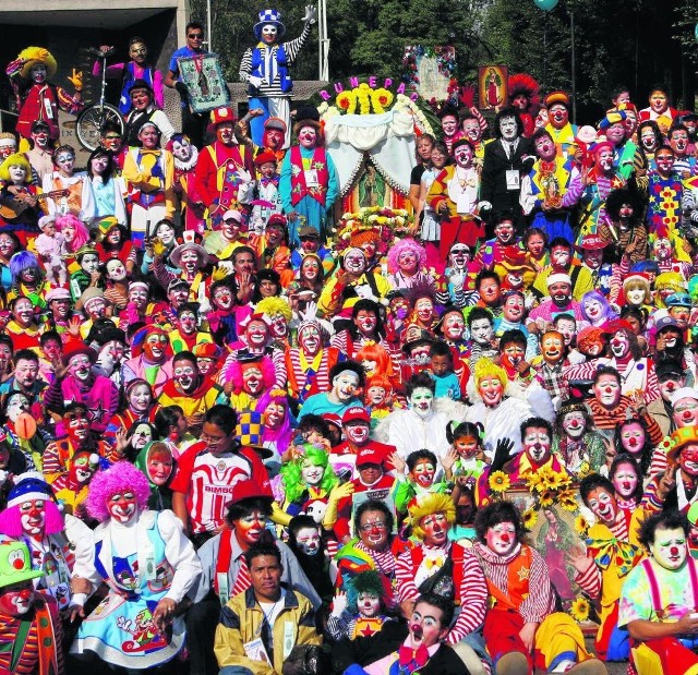 Co roku impreza Fundacji "Dr Clown" przyciąga tłumy dzieci z rodzicami