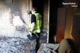 Pożar budynku wielorodzinnego przy ul. Lompy w Woźnikach. Były podejrzenia, że mogło dojść do podpalenia. Co ostatecznie ustalono? ZDJĘCIA