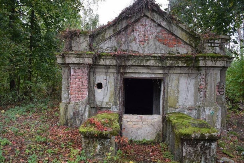 Modliszewo. Leśny grobowiec z 1929 roku zabezpieczono przed wandalami
