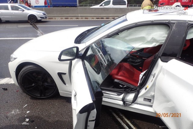 Na autostradzie A1 doszło do tragicznego wypadku. W wyniku zderzeń dwóch pojazdów zginął 42-letni mężczyzna