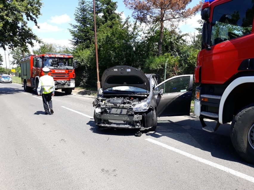 Czołowe zderzenie autobusu MPK z toyotą yaris