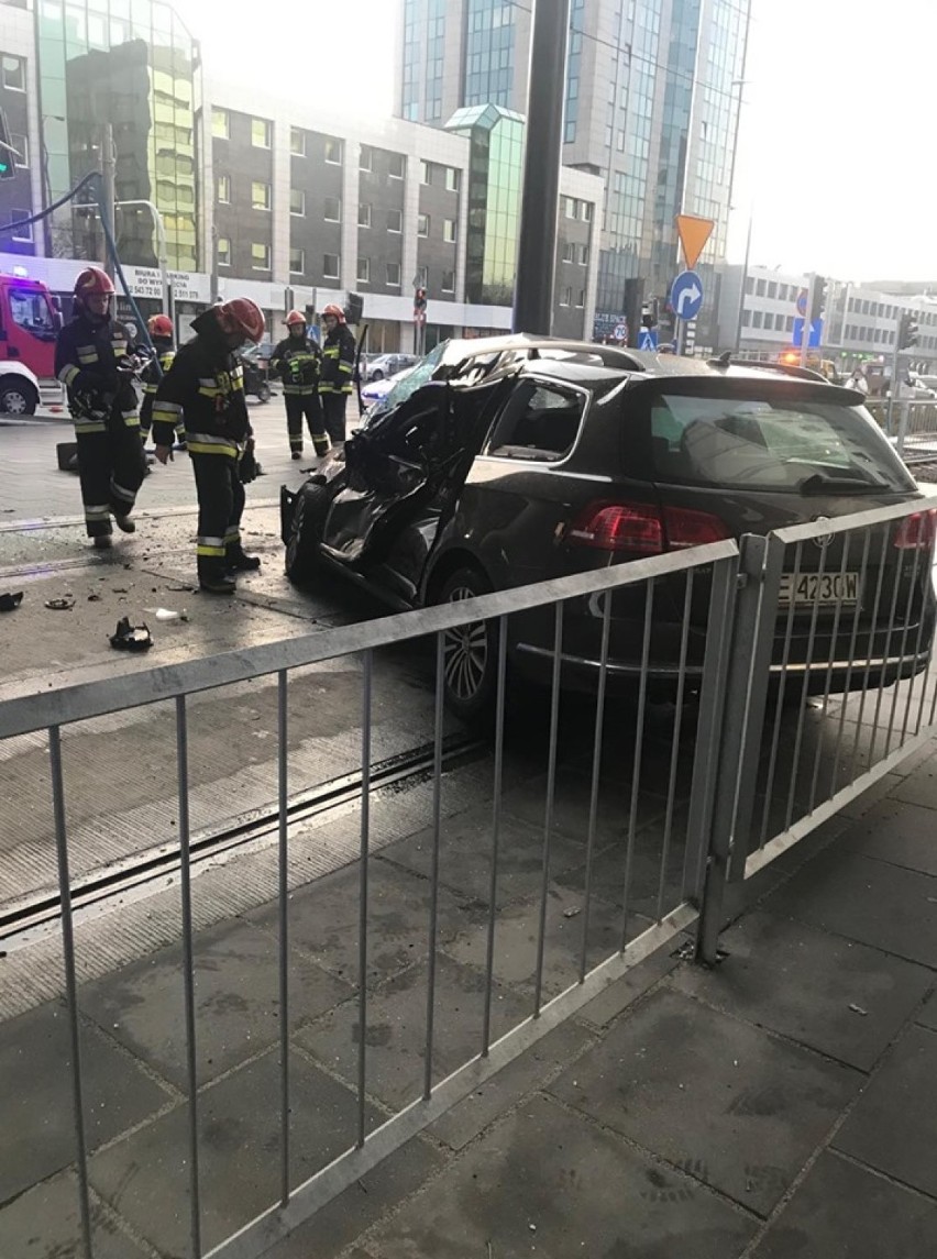 Wypadek Marynarska Postępu. Uwaga na utrudnienia w ruchu tramwajów