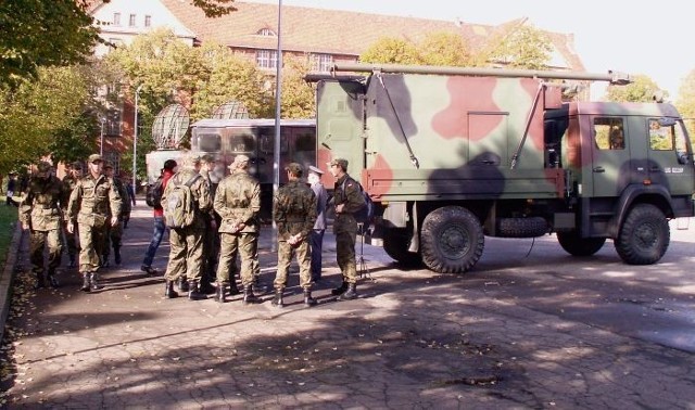 Śledczy uważają, że żołnierze i sprzęt z jednostki w Śremie były wykorzystywane do remontu domu  dowódcy