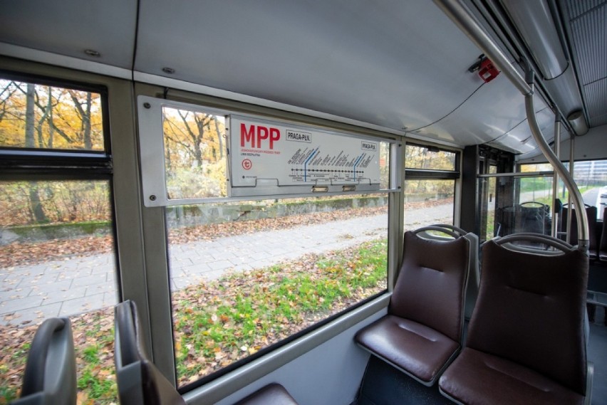 Autobus dla osób bezdomnych ponownie wyjechał na ulice Warszawy. Oferuje transport do placówek, gorące napoje oraz pomoc fachowców