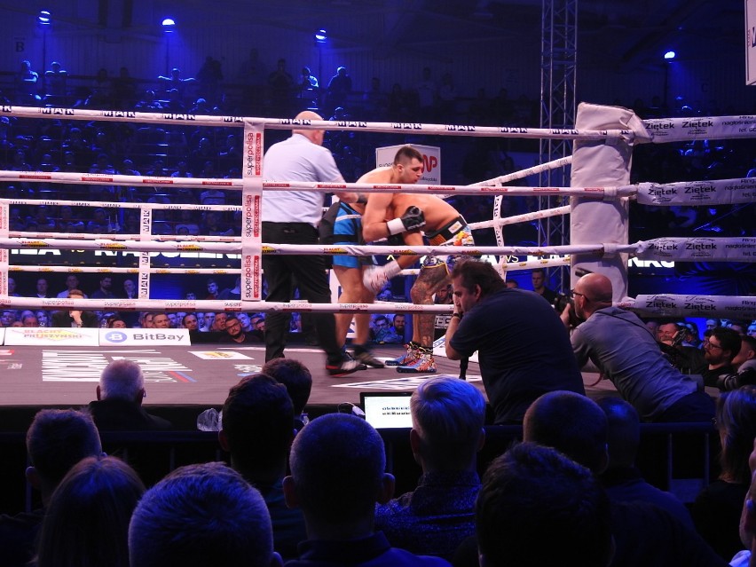 Konckout Boxing Night 10 w Łomży. Artur Szpilka kontra Sergiej Radczenko. Kontrowersyjne zwycięstwo na punkty [zdjęcia]
