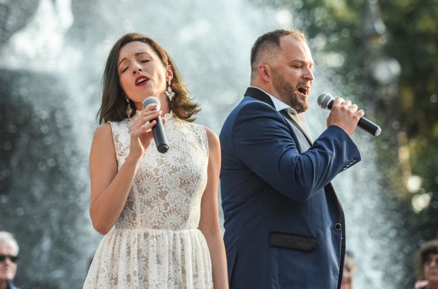 Tłumy na Fontannie Muzyki. Letni cykl koncertów w parku...