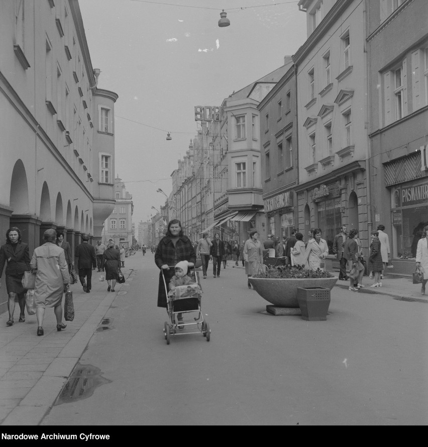 Opole w latach 70. Rok 1973 - Ulica Krakowska.