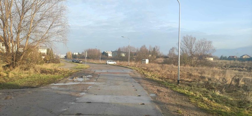 Dziury na ul. Kwiatkowskiego w Malborku. Czy zapowiadany przez władze remont nawierzchni obejmie całą ulicę?